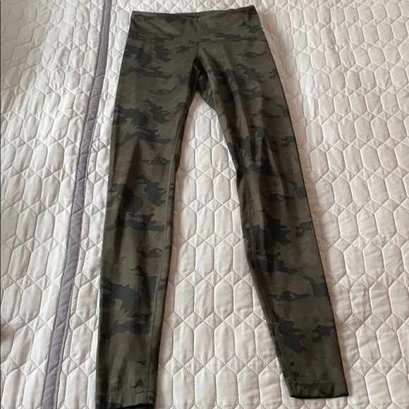 lululemon athletica Pants - Lululemon camo legging